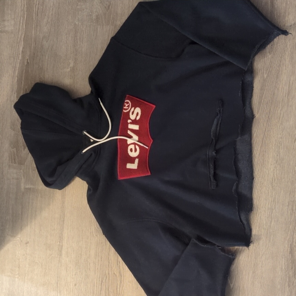 Levi's batwing cropped hoodie size LArge